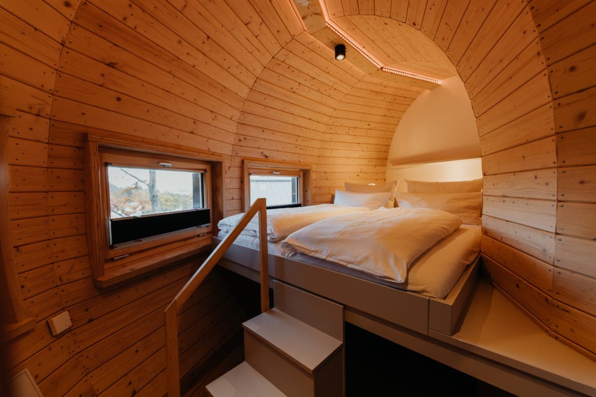 Baumhaus Oktagon zwischen den Wipfeln im Sonnenresort Ettershaus